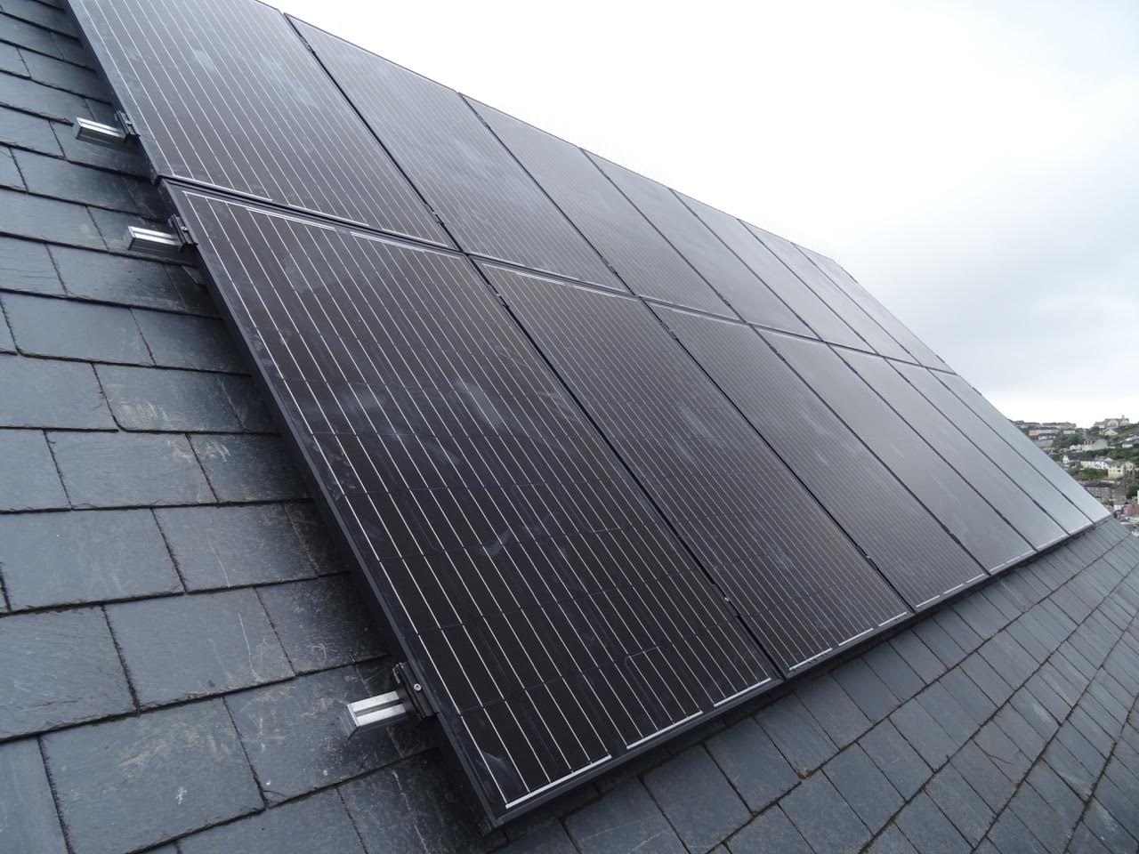 An image of a 3.99kW solar PV array in Fowey.