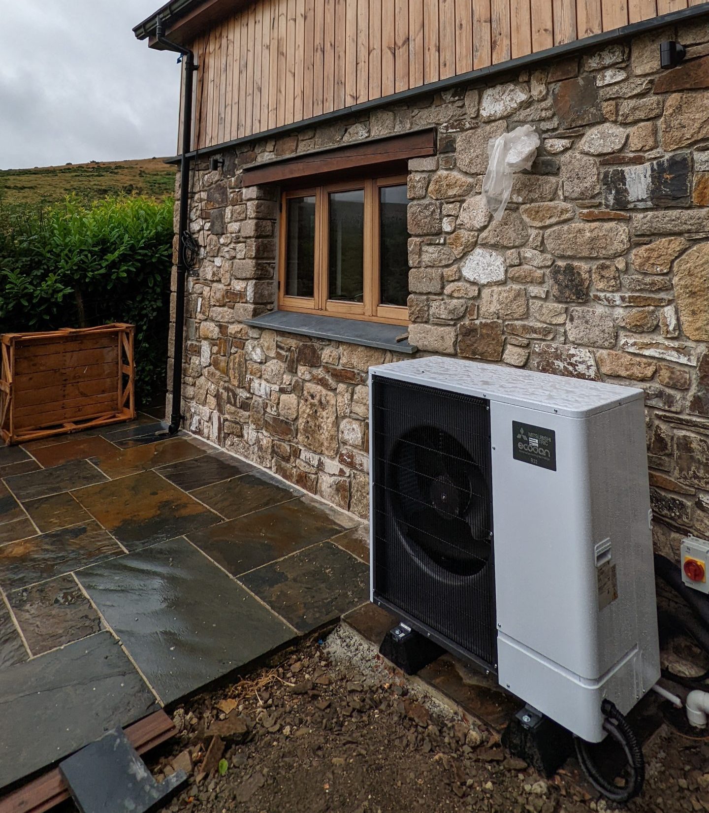 An air source heat pump installation by GreenGenUK in 2022.